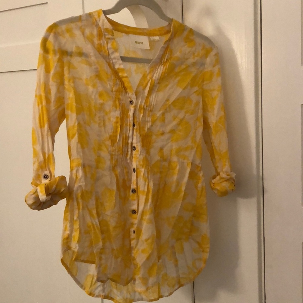 Lovely yellow print Anthro blouse